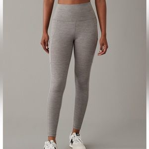 American eagle “the everything pocket legging” in light green, size S